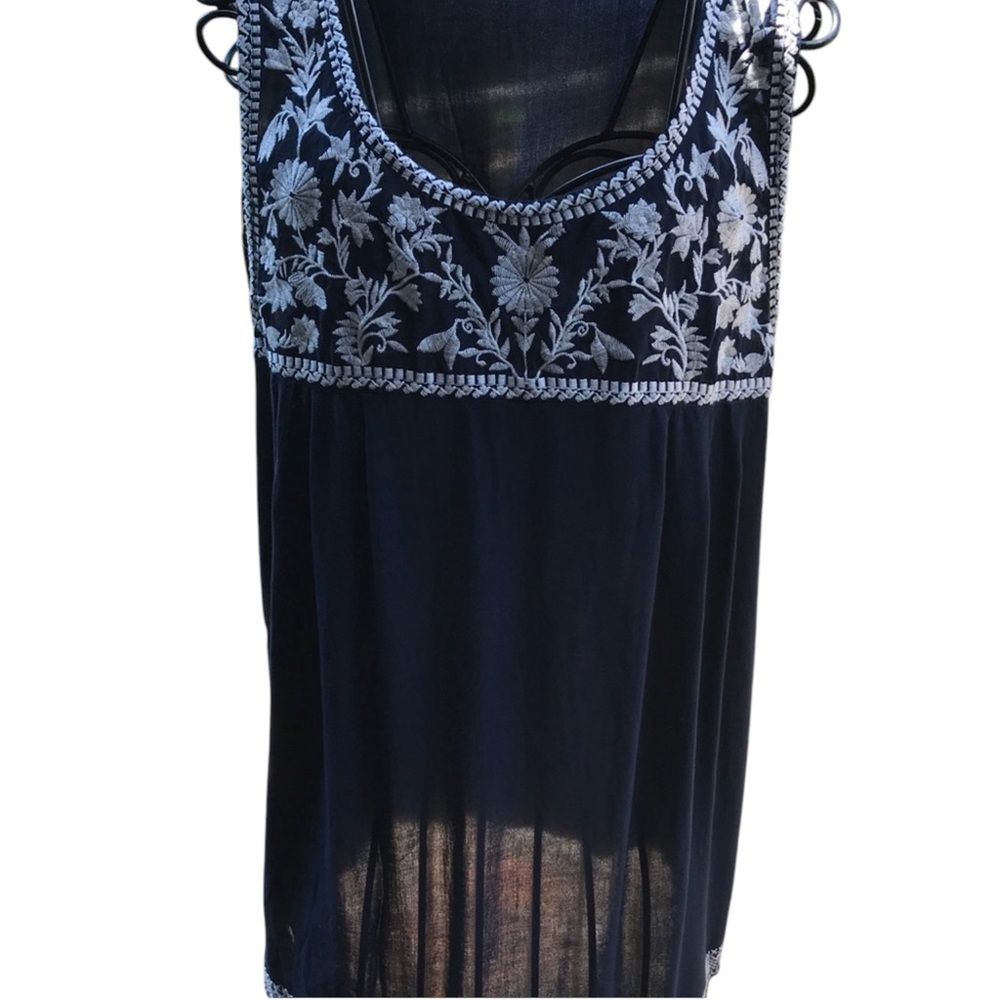 🦉EUC Lucy & Laurel Embroidery Tank Size S
